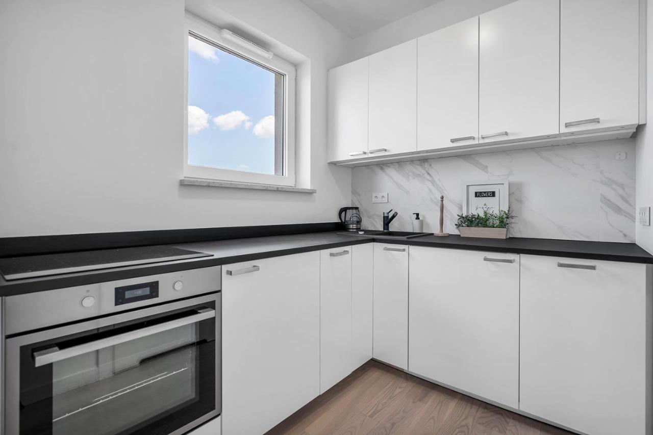 8th Floor Downtown N2 - Parking, View, Balcony - By Rentujemy Apartment